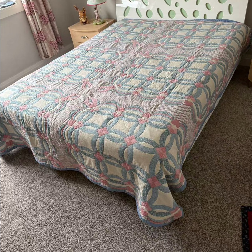 Vintage Hand-Quilted Double Wedding Ring Quilt-Queen size